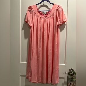 Miss Elaine XL Coral Ice Short Luxury Nylon Tricot Gown worn 1 time